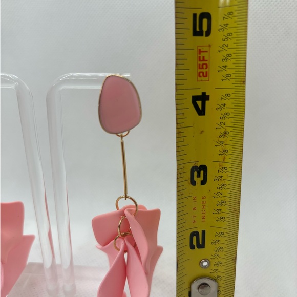 Pale pink petal drop earrings - Picture 6 of 7